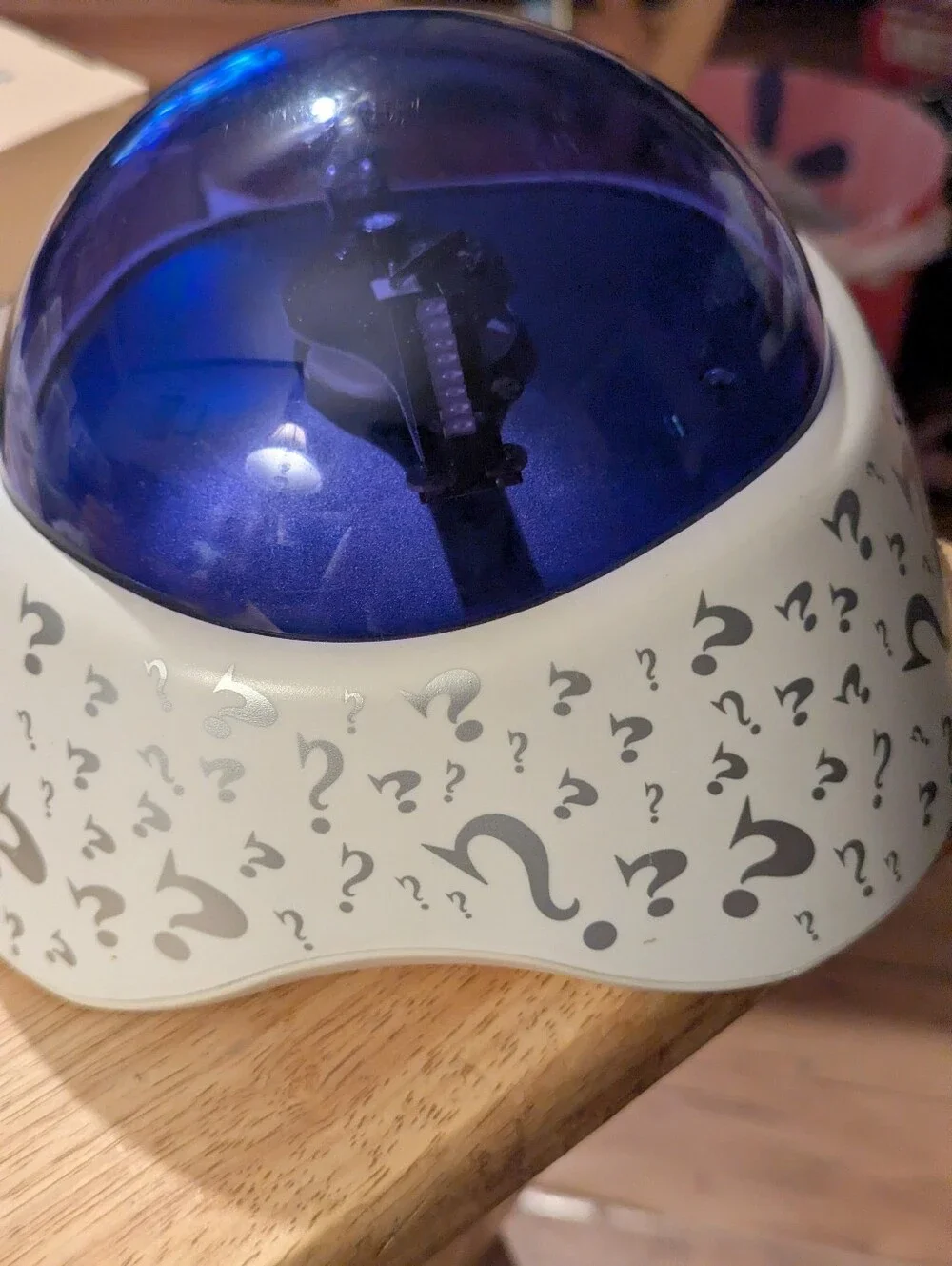 Radica Challenge Electronic Game 20 Questions Tabletop 2005 White with Blue Dome